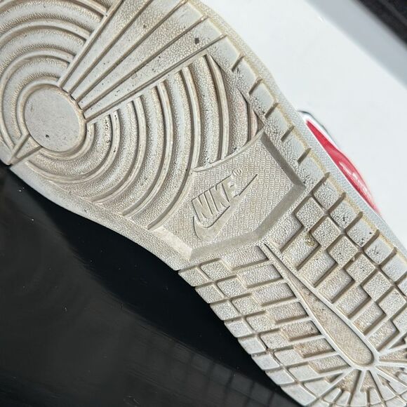 Nike Air Jordan 1 Mid Chicago White Black Red Sneakers Men’s Size 8 - Picture 8 of 8